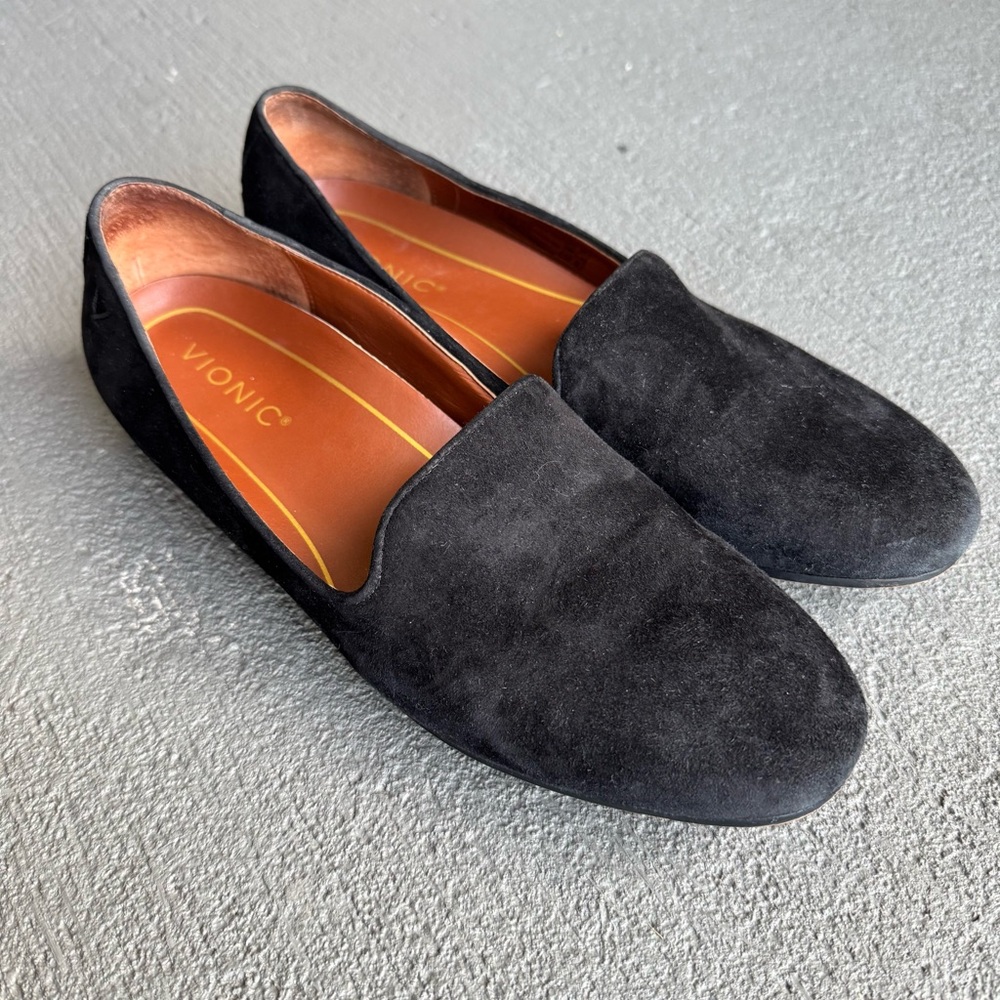 Vionic Willa Black Suede Slip-On Loafers Sz 8 Almond toe